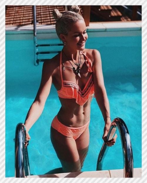 Спортивные девушки. Арина Африкант ва- известная участница реалити - ш у. 01