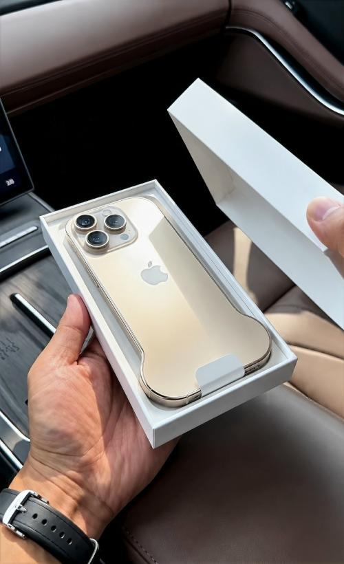 Совсем скоро Apple покажет нам 18-е айфоны, но, похоже, к линейке про и про Макс добавится ещё и ультра. 01