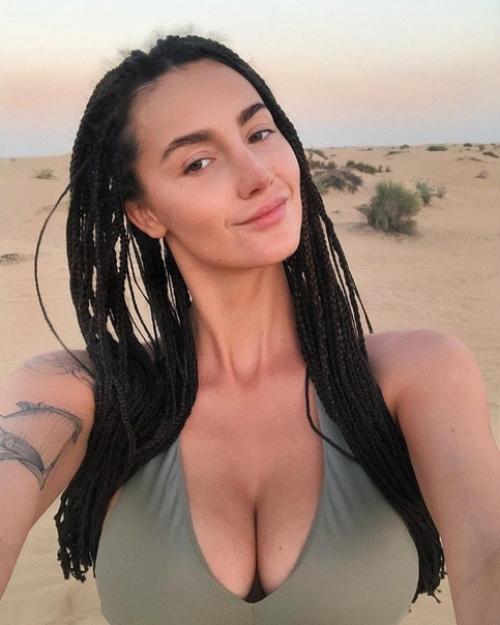 Спортивная мамочка!  Такая красотка! 01