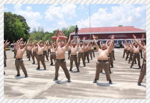 Спортивные девушки. А вы знали, что в аиланде естьла ерь, куда отправляют мужчин, которые страдают ожирением, что бы они там похудели. 01