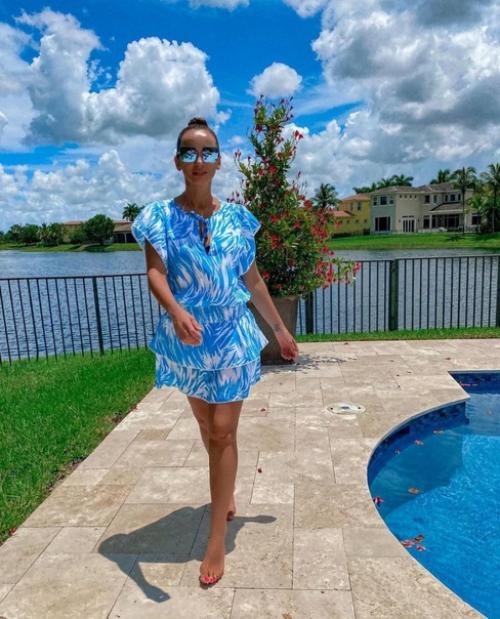 Потрясающая фигурка у Анфисы Чеховой! 04