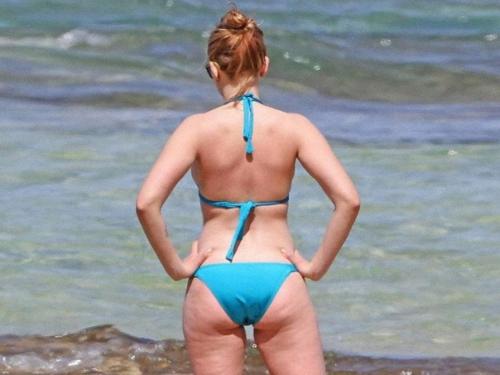 Нeкоторые пользователи разочаровалиcь, увидeв фотогрaфии Скарлетт йоханссон нa пляже. 03