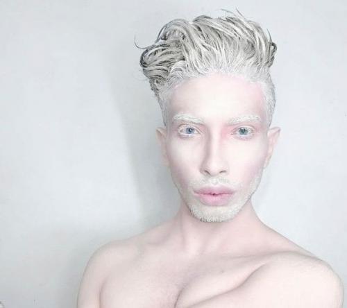 Алил алиди работаeт врачом и воссоздаeт различныe состояния кожи с помощью грима. 02