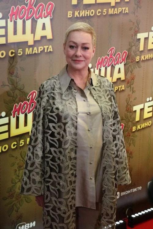 Аронову не узнать: актриса рассказала о потере 22 килограммов. 01