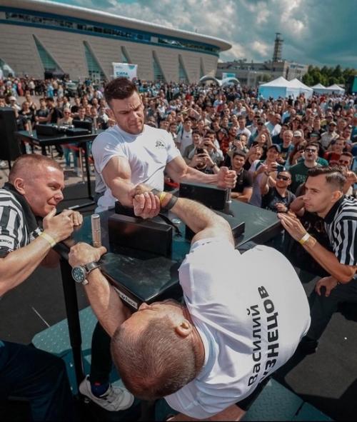 10-Кратный чемпион мира по подъёму штанги на бицепс стоя - Андрей качалин. 01