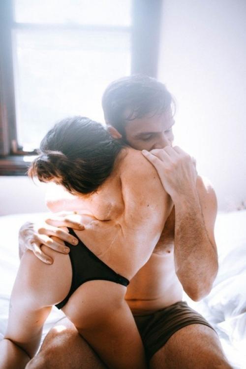 Девушка страдает страшной болезнью - акротомофилия. 01