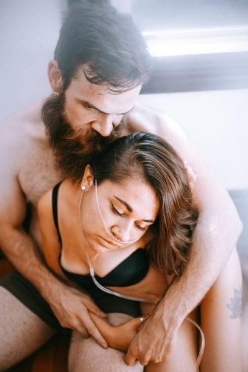 Девушка страдает страшной болезнью - акротомофилия. 03