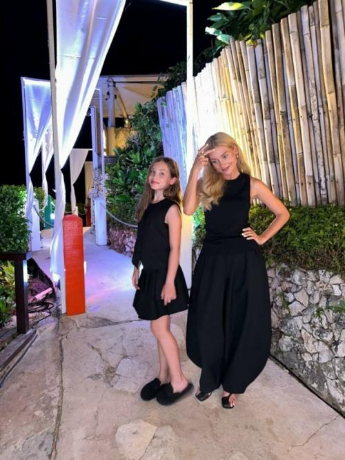 Кристина асмус фото с отдыха с дочерью Настей делится. 01