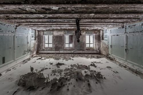 Заброшенный дворец великого князя михаила Николаевича в Петергофе. 05