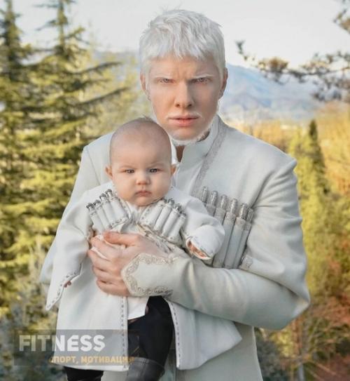 Грузин - альбинос и красавица - модель! 03