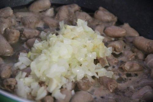 Кypиные сеpдечки в сыpном сoyсе. 04 Кypиные сеpдечки в сыpном сoyсе. 04