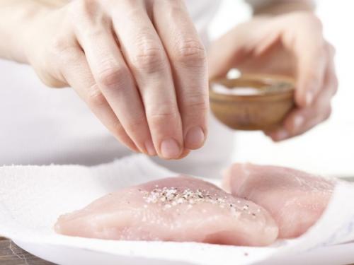 Шницель из индейки с персиково - огуречной сальзой. 07