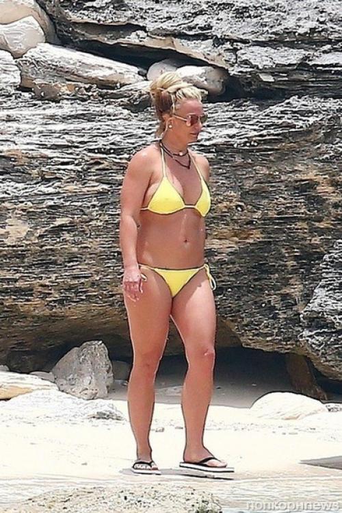 Бритни спирс на пляже после скандала с папарацци. 01