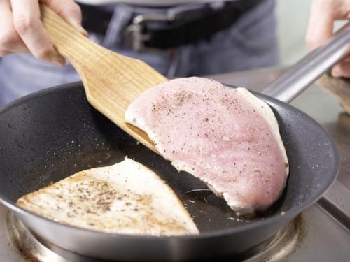 Шницель из индейки с персиково - огуречной сальзой. 08