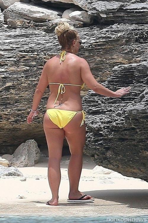 Бритни спирс на пляже после скандала с папарацци. 03