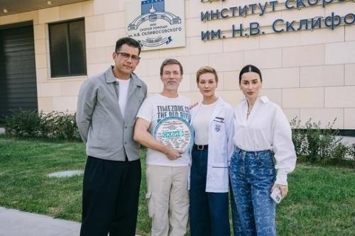 Кристину асмус со скандалом выгнали из сериала Склиф, в котором она играла главную роль. 01