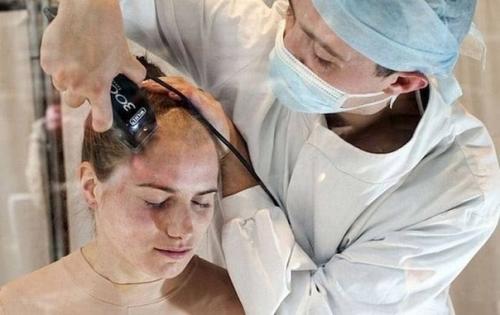 Издевательства над животными вживую на человеке показали. 04