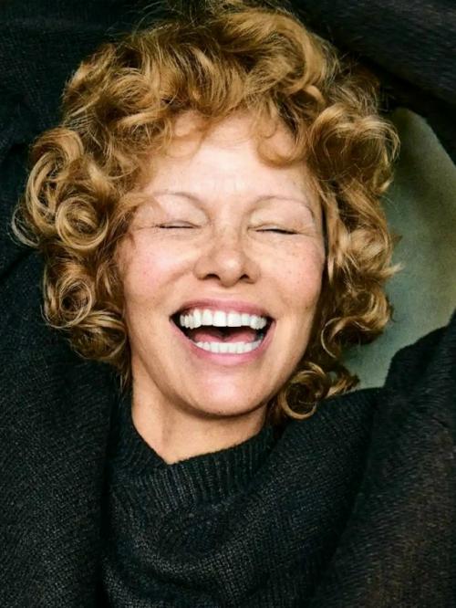 58-Летняя Памела Андерсон вызвала неоднозначную реакцию своим новым образом, заявив, что 