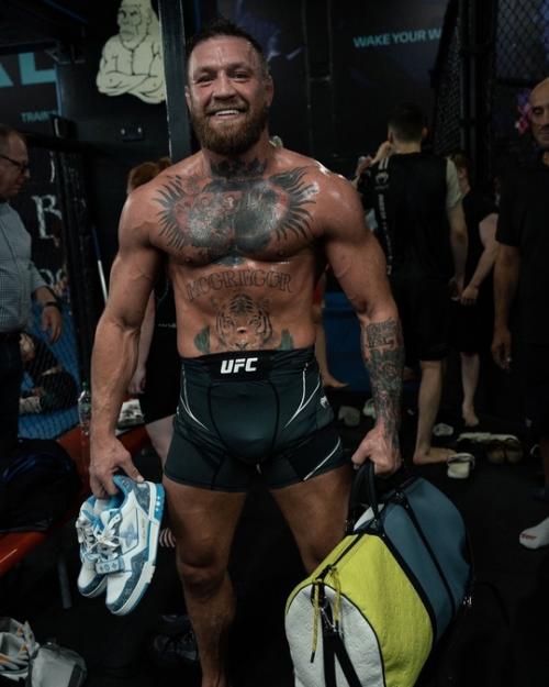 Мать из Кузбасса дочь за сало наказала. 02