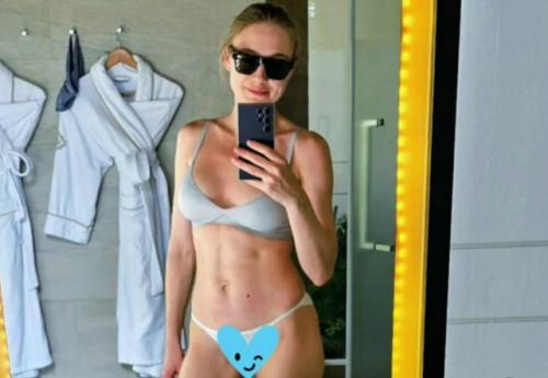 Оксана акиньшина показала идеальную форму - и минимум одежды.

