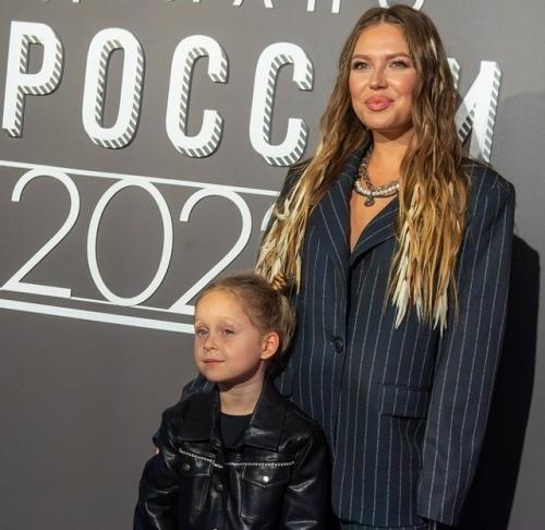 Не Получилось Убрать Дыру в Щеке: жертва пластики Рита дакота показала лицо после повторной операции. 01 Не Получилось Убрать Дыру в Щеке: жертва пластики Рита дакота показала лицо после повторной операции. 01