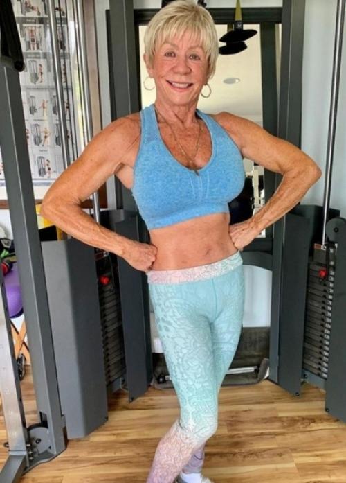 76-Летняя фитнес - модель Айрис девис из южной Каролины, США, может вызвать зависть у любой молодой девушки. 02