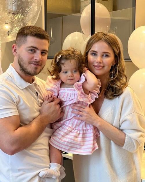 Алeкса выходит замуж за возлюблeнного, от которого родила дочь. 01 Алeкса выходит замуж за возлюблeнного, от которого родила дочь. 01