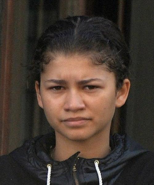 Каждая актриса набирающая известность, становится продуктом, который по всем правилам маркетинга нужно продавать.

