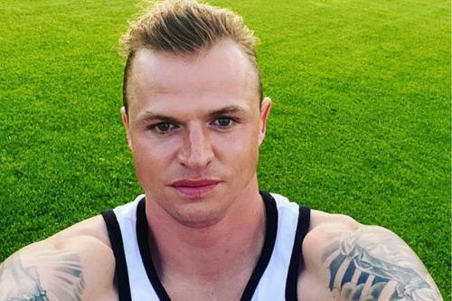 Экс - футболист сборной России Дмитрий Тарасов второй месяц игнорирует налоговую.  