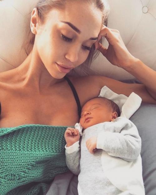 На протяжении 9 месяцев эта красотка регулярно тренировалась … будучи беременной! 03