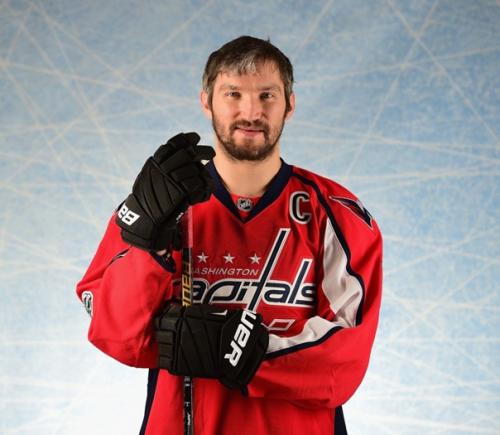 Российский хоккеист Александр Овечкин покорил очередную вершину - стал лучшим европейским снайпером в истории НХЛ. 01