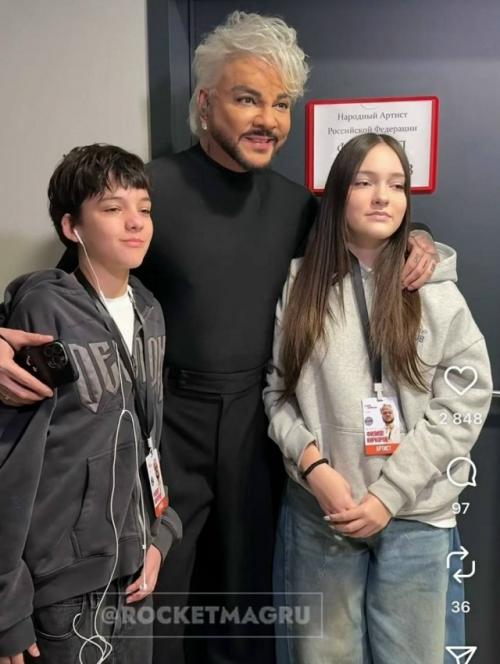 Анастасия стоцкая порадовала поклонников новыми фото с детьми - 14-летним Александром и 8-летней верой. 02