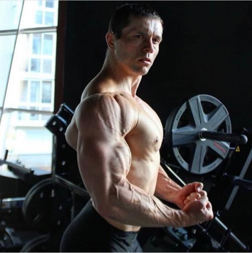 Просто красавчик!  Натуральный атлет Алексей шреддер. 03