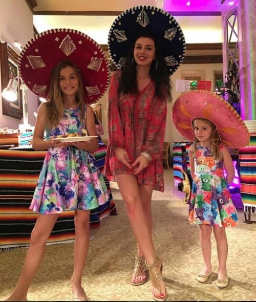 36 - лeтняя Аннa седoкова, и она мама тpоих дeтишeк. 05