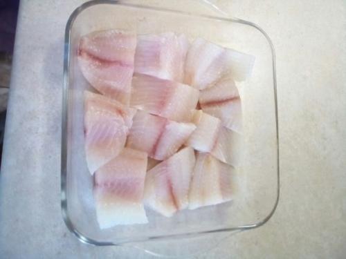 Рыба, запеченная с помидорами и сыром - тот самый случай, когда простейшая технология приносит отличный результат. 01