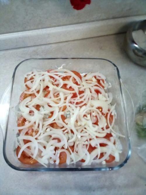 Рыба, запеченная с помидорами и сыром - тот самый случай, когда простейшая технология приносит отличный результат. 04