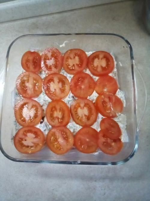 Рыба, запеченная с помидорами и сыром - тот самый случай, когда простейшая технология приносит отличный результат. 03