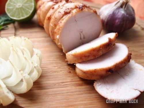 Куриная пастрома.  На 100 грамм - 96, 02 ккал, б/ж/у - 11, 7/3, 54/4, 46. 05