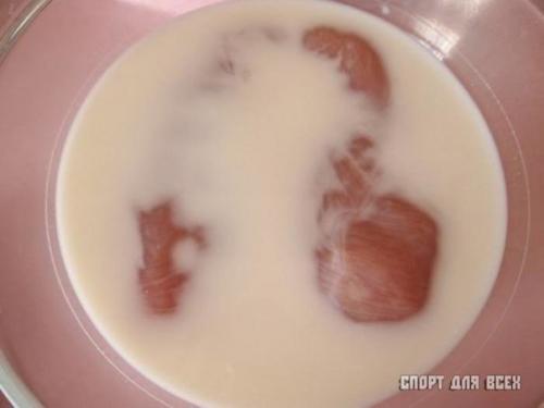 Куриная пастрома.  На 100 грамм - 96, 02 ккал, б/ж/у - 11, 7/3, 54/4, 46. 01