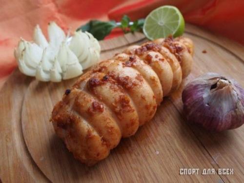 Куриная пастрома.  На 100 грамм - 96, 02 ккал, б/ж/у - 11, 7/3, 54/4, 46. 03