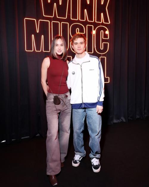 Рузиль минекаев показал весенние кадры с женой! 01