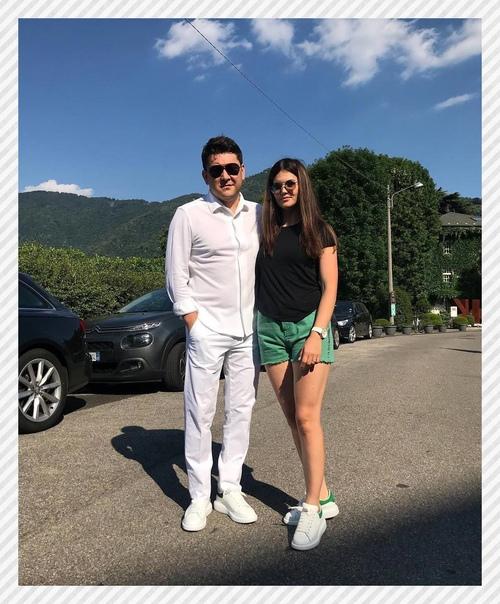 Спортивные девушки. Ка замату Муса Алиеву повезло с женой - Ви торией, она очень расивая. 01