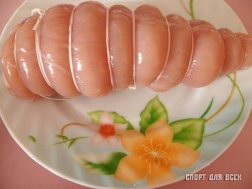 Куриная пастрома.  На 100 грамм - 96, 02 ккал, б/ж/у - 11, 7/3, 54/4, 46. 02