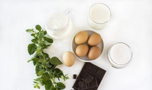 Низкокалорийное мятное мороженое с шоколадом. 01