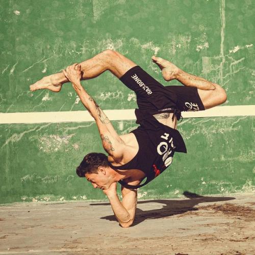 35-Летний Александр Щукин - один из самых титулованных мужчин - пол - дансеров. 01