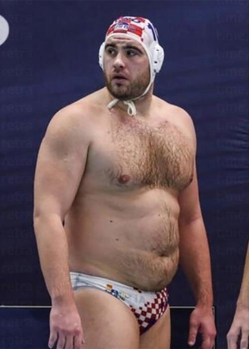 Сенсация на олимпиаде: 38-летний хорватский воднополист поразил всех своим идеальным телосложением и мастерством! 01