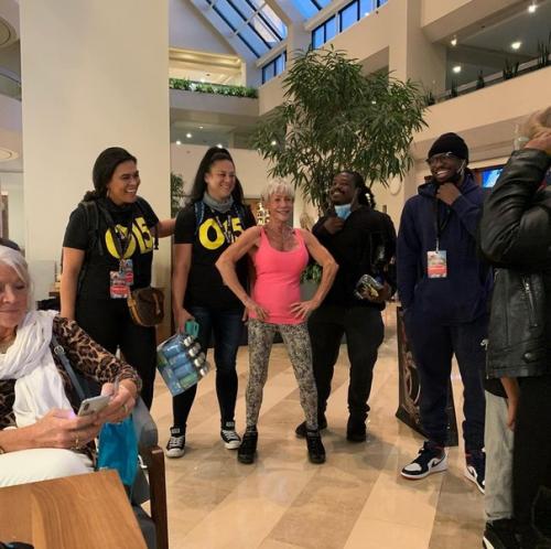 Ей 78, но чувствует себя на 30. 04