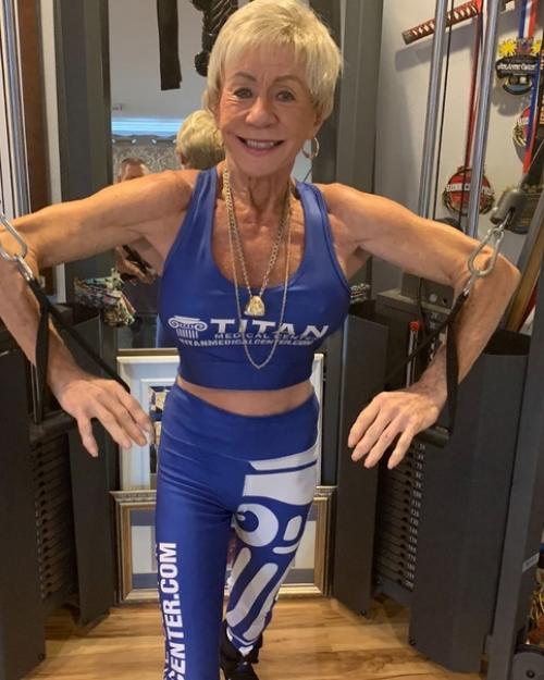 Ей 78, но чувствует себя на 30. 01