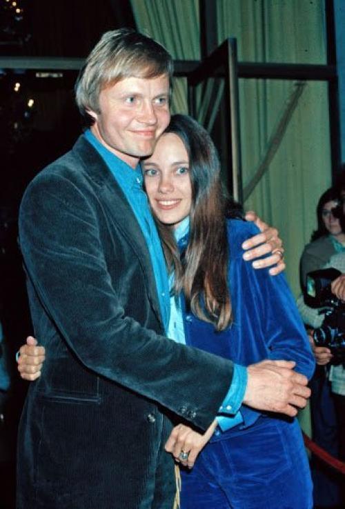 Родители Анджелины Джоли - маршелин Бертран и Джон войт: 02