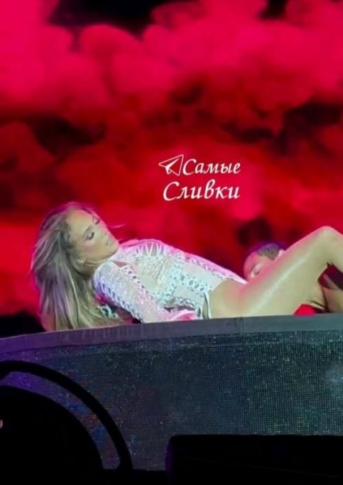 Певица устроила жаркие танцы на фестивале Cook Music Fest в тенерифе, чтобы, по мнению фанатов, насолить Бену аффлеку. 02